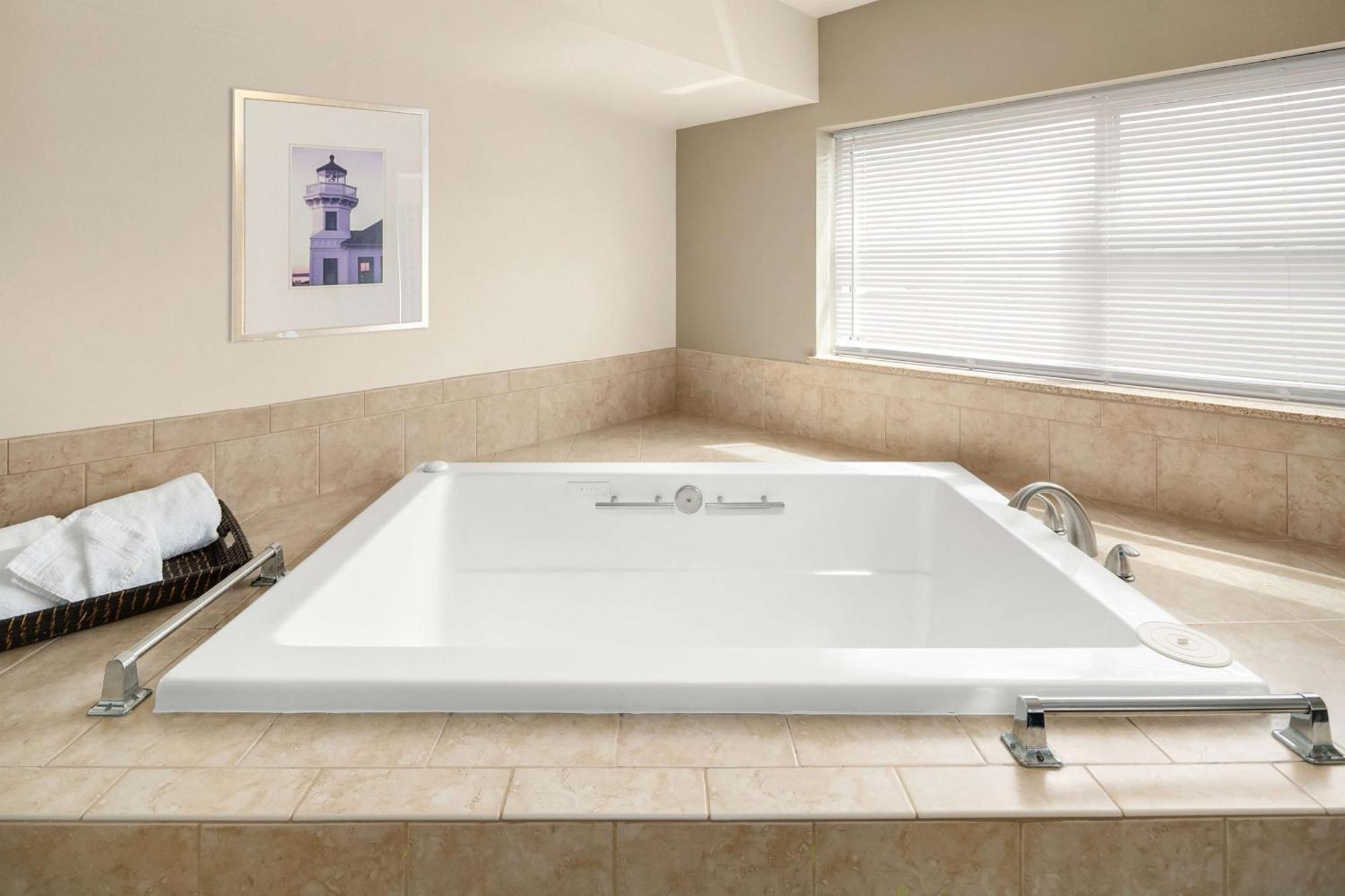Executive Residency By Best Western Navigator Inn & Suites Everett Luaran gambar